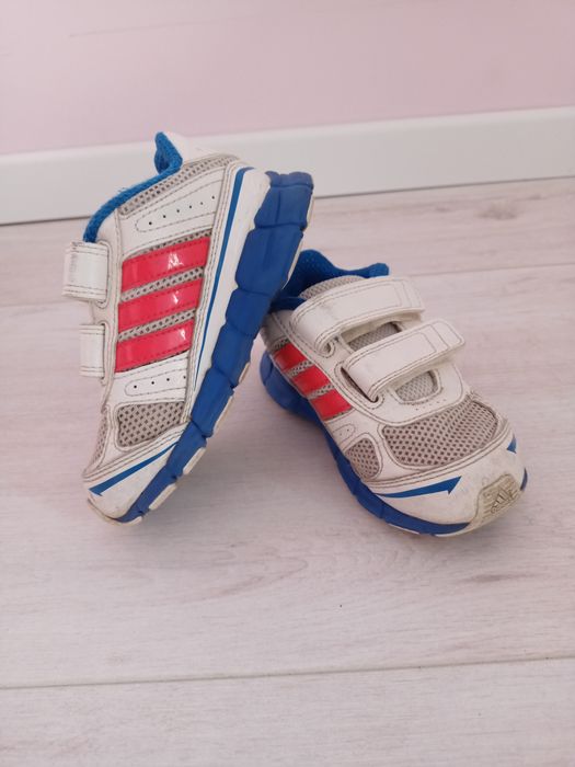 Adidasy 24 chłopięce buty na rzepy firmowe Adidas białe oryginalne