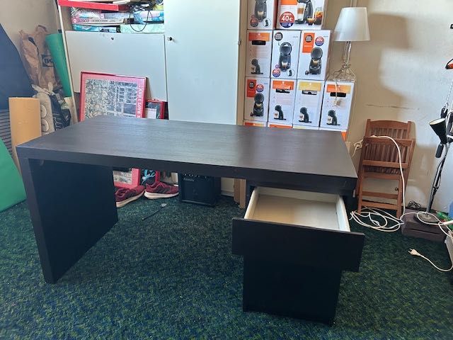 Secretária Malm IKEA cor preta