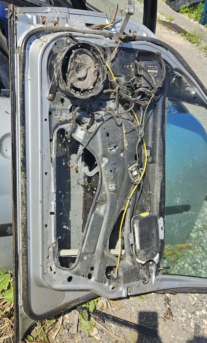 Mercedes W210 przednie prawe drzwi