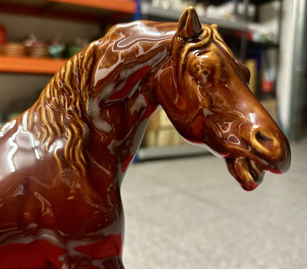 Cavalos de colecao em ceramica portuguesa e italiana
