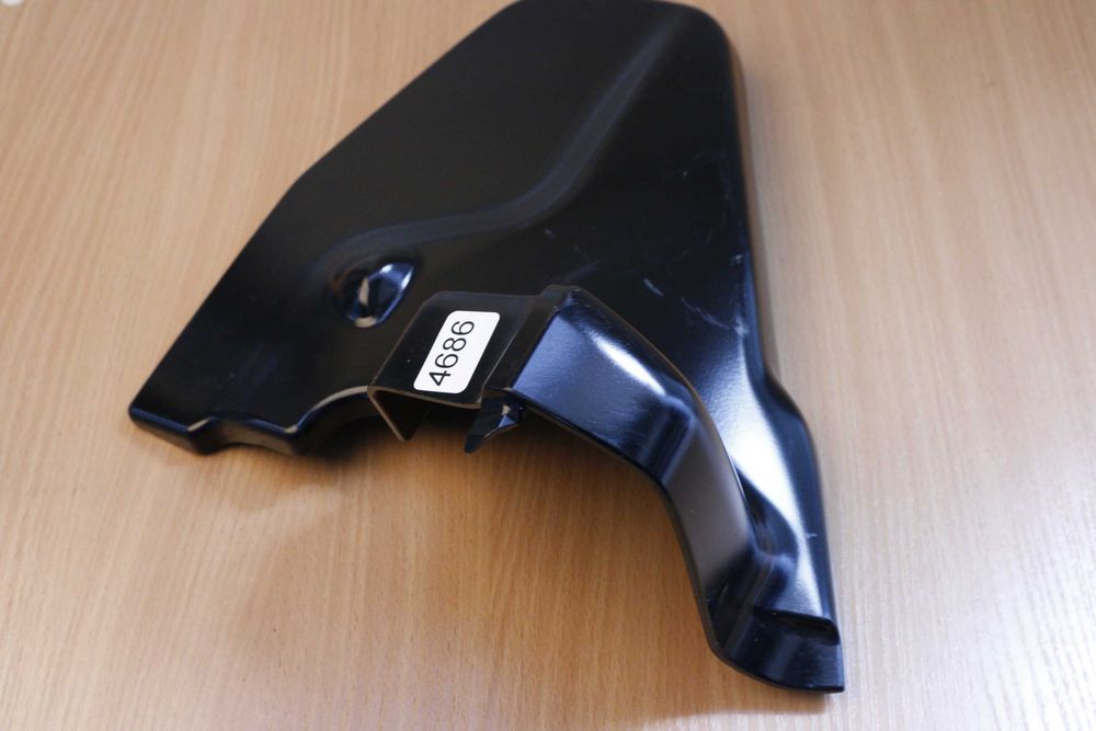 4686 Osłona alternatora czarna prawa Honda Goldwing GL 1800