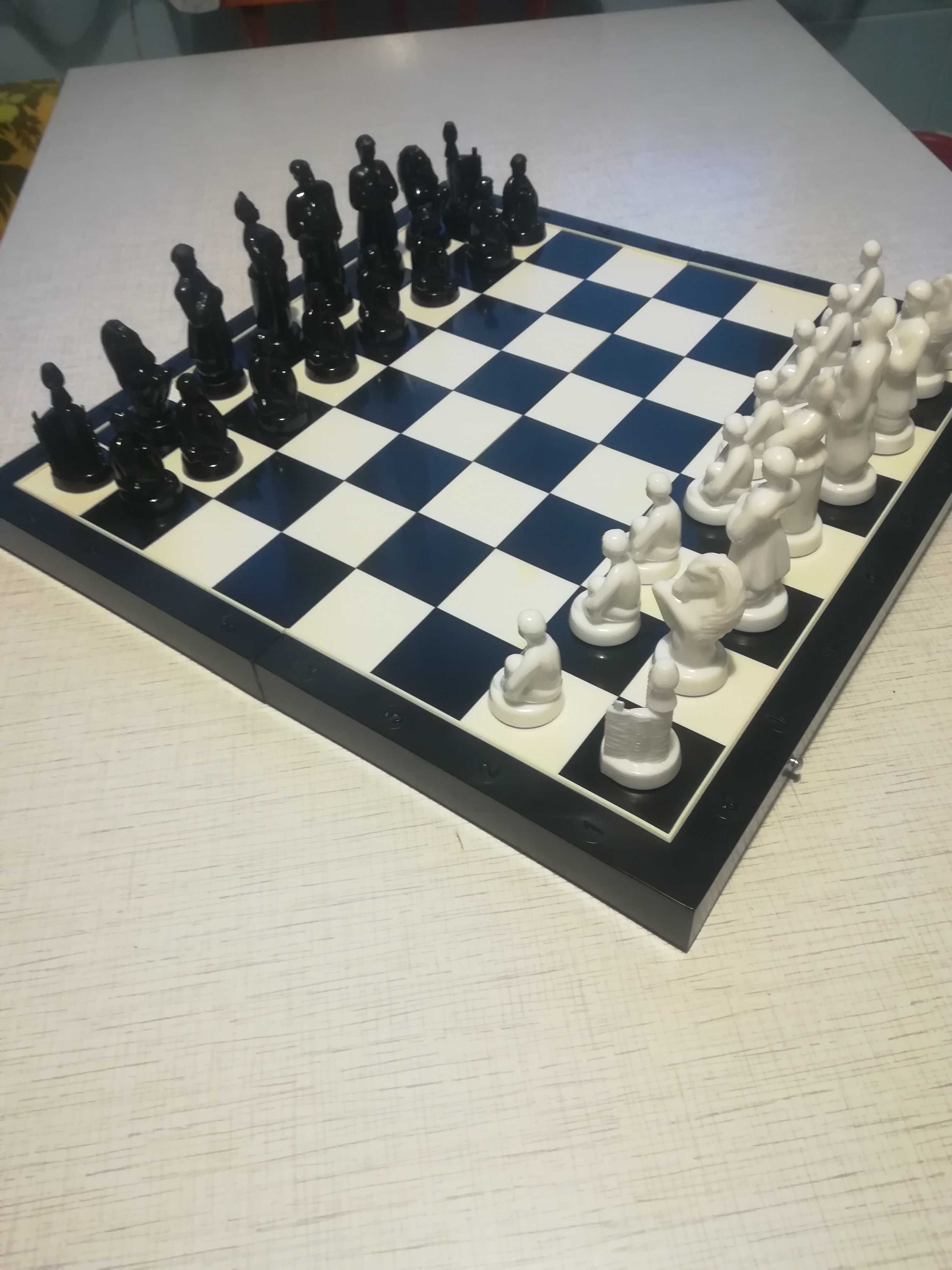 шахматы новые сувенирные,фигуры в украинском стиле