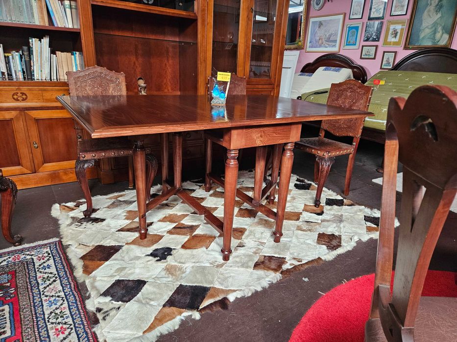 Mesa em madeira maciça estilo Holandês - Muito bom estado geral