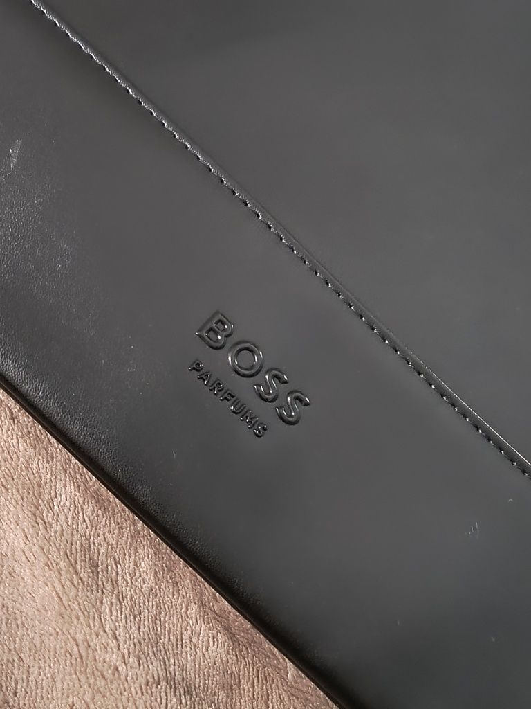 Case etui czarne nowe na laptopa z logo Hugo Boss