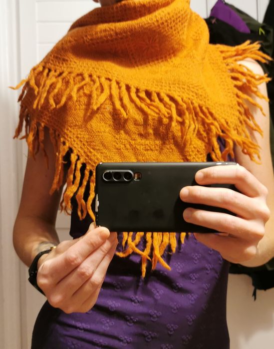 Wełniana, ruda chusta, szal z frędzlami