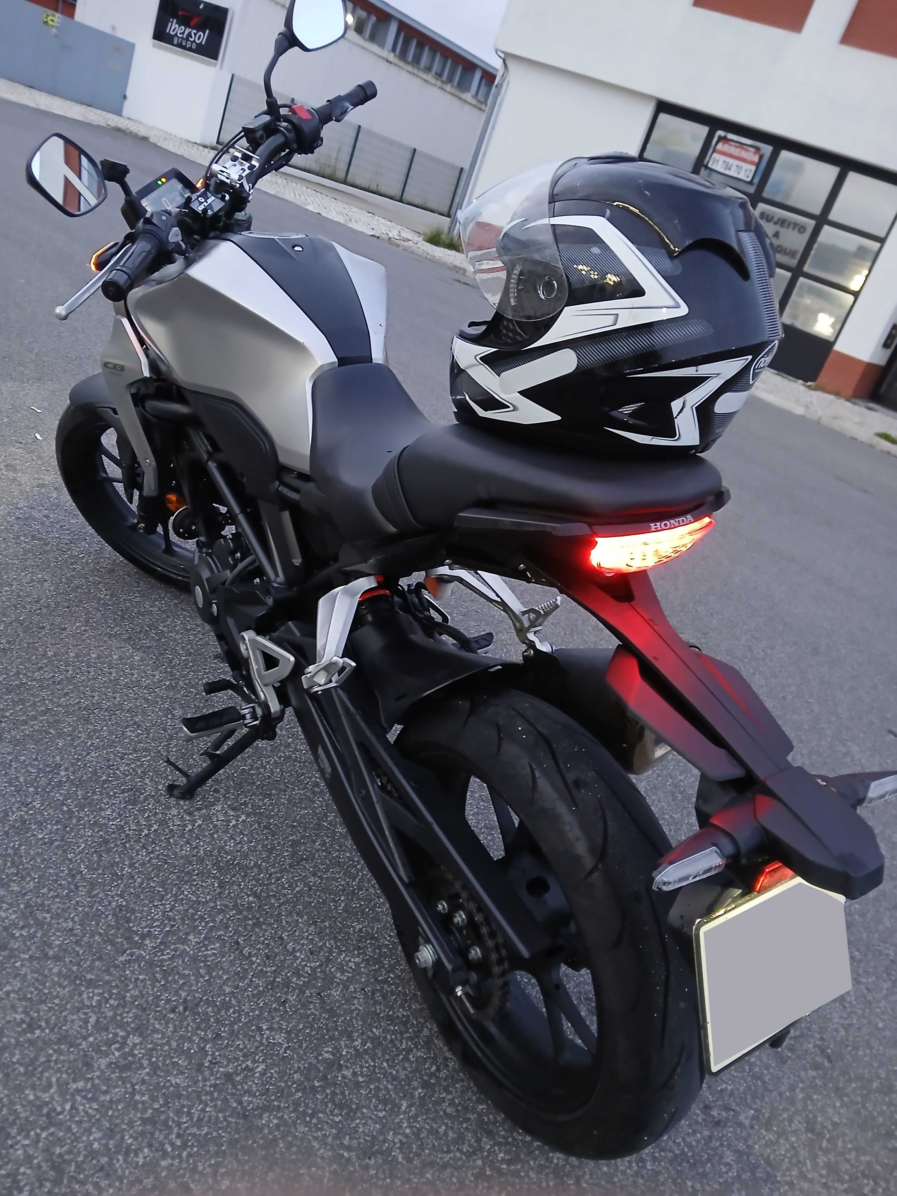 Moto CB300R Neo Ano 2019 + 26K