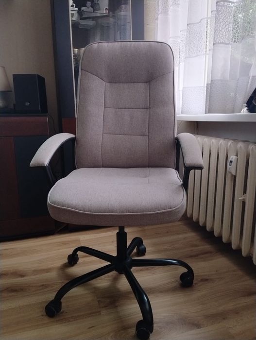 Fotel obrotowy Jysk