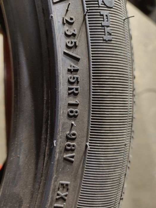 235/45R18 98 V Nokian WR R4     Z452/170A