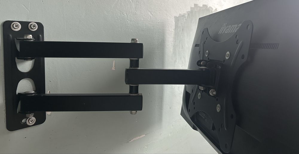 Monitor 60 hz.  24”