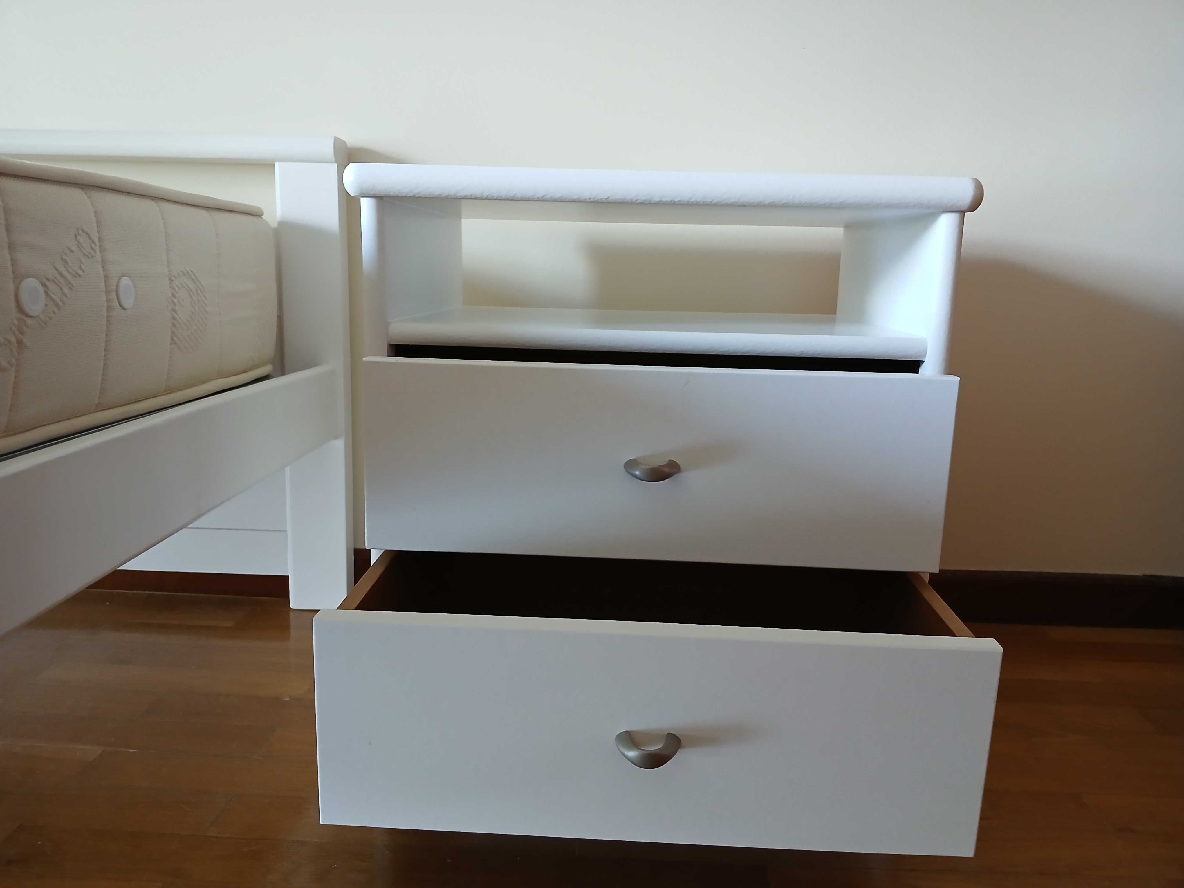 Cama pessoa + colchão +mesa cabeceira