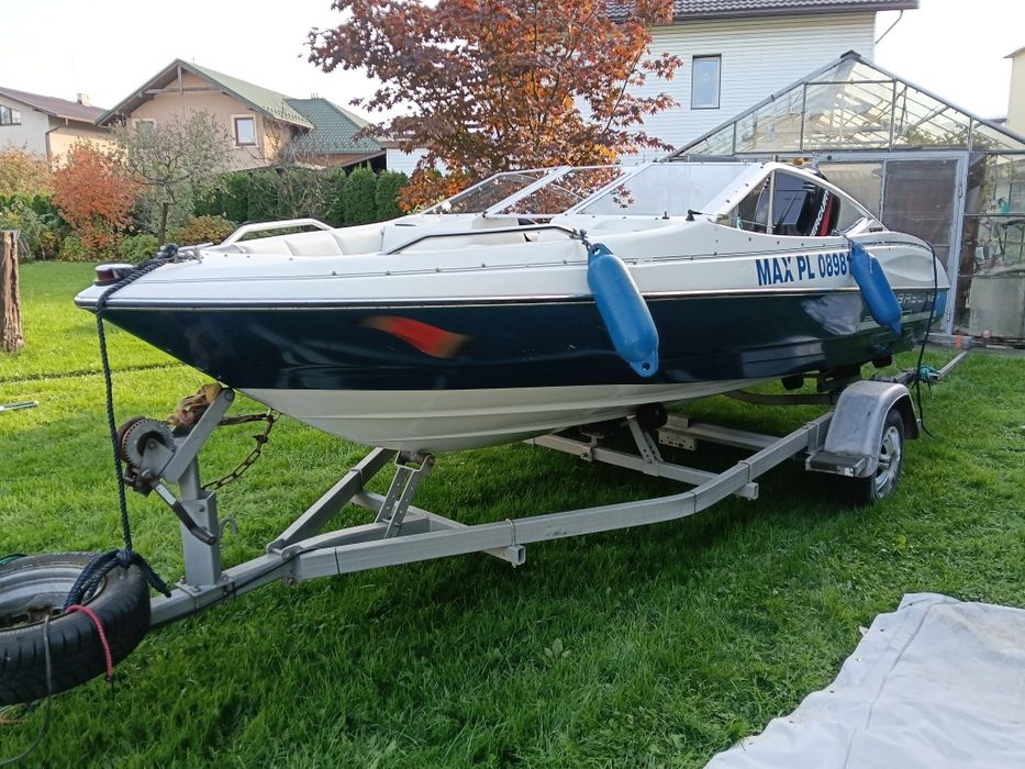 Motorówka bayliner Capri. Mercury do sportów wodnych