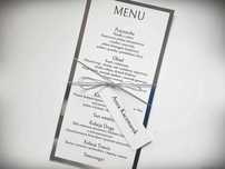 Glamour karta menu z przywiązaną winietką do położenia na talerzu