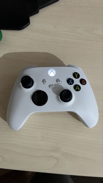 Xbox S майже нова