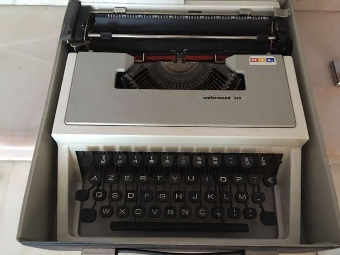Máquina escrever Olivetti Underwood 310