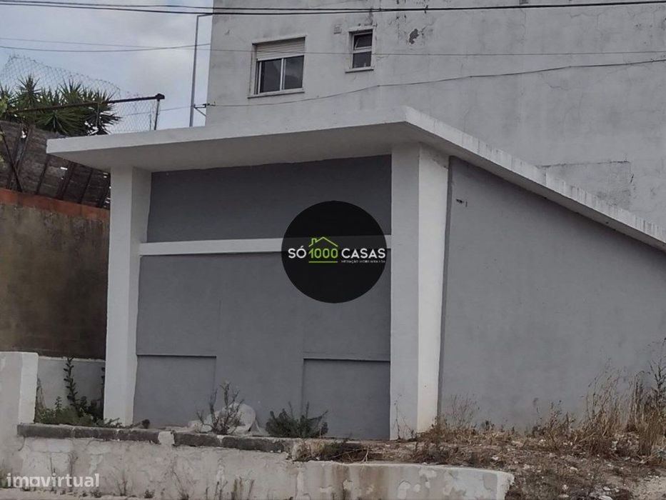 Espaço comercial à venda em Pontinha e Famões