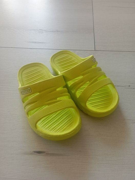 Oddam za 8 zł JAK NOWE klapki na basen ogrodowe 23/24