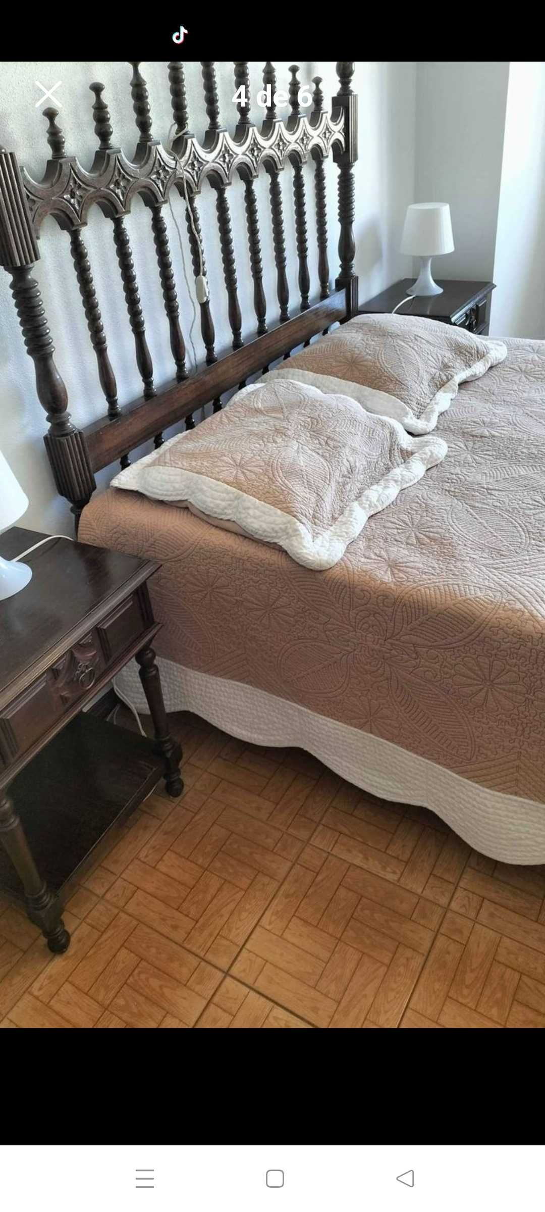 Cama de casal de madeira