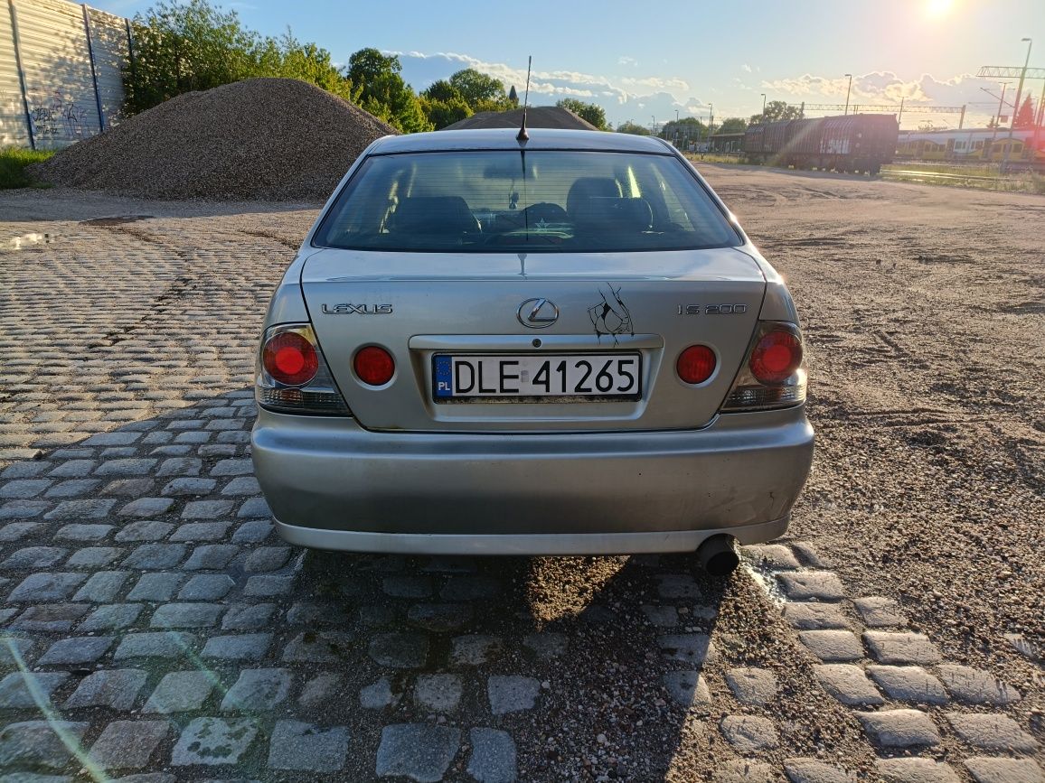 Sprzedam Lexus is 200