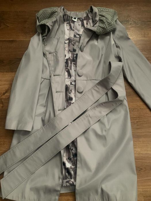 Плащ оригінальний з в'язаним оздобленням