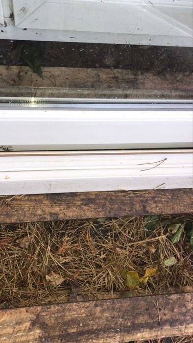 okna plastikowe dwuszybowe i parapety konglomerat  z demontażu