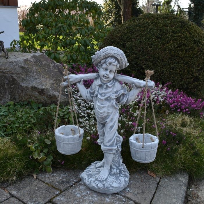 Figura ogrodowa Dziewczynka z wiaderkami Producent