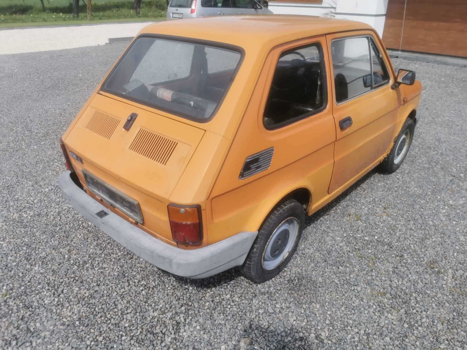 Fiat 126p *Zarejestrowany*Na kapliczce*