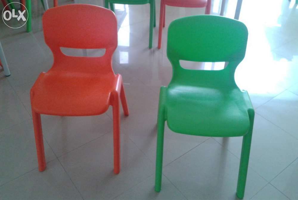 Móveis para escolas formações e refeitórios material novo preço usado