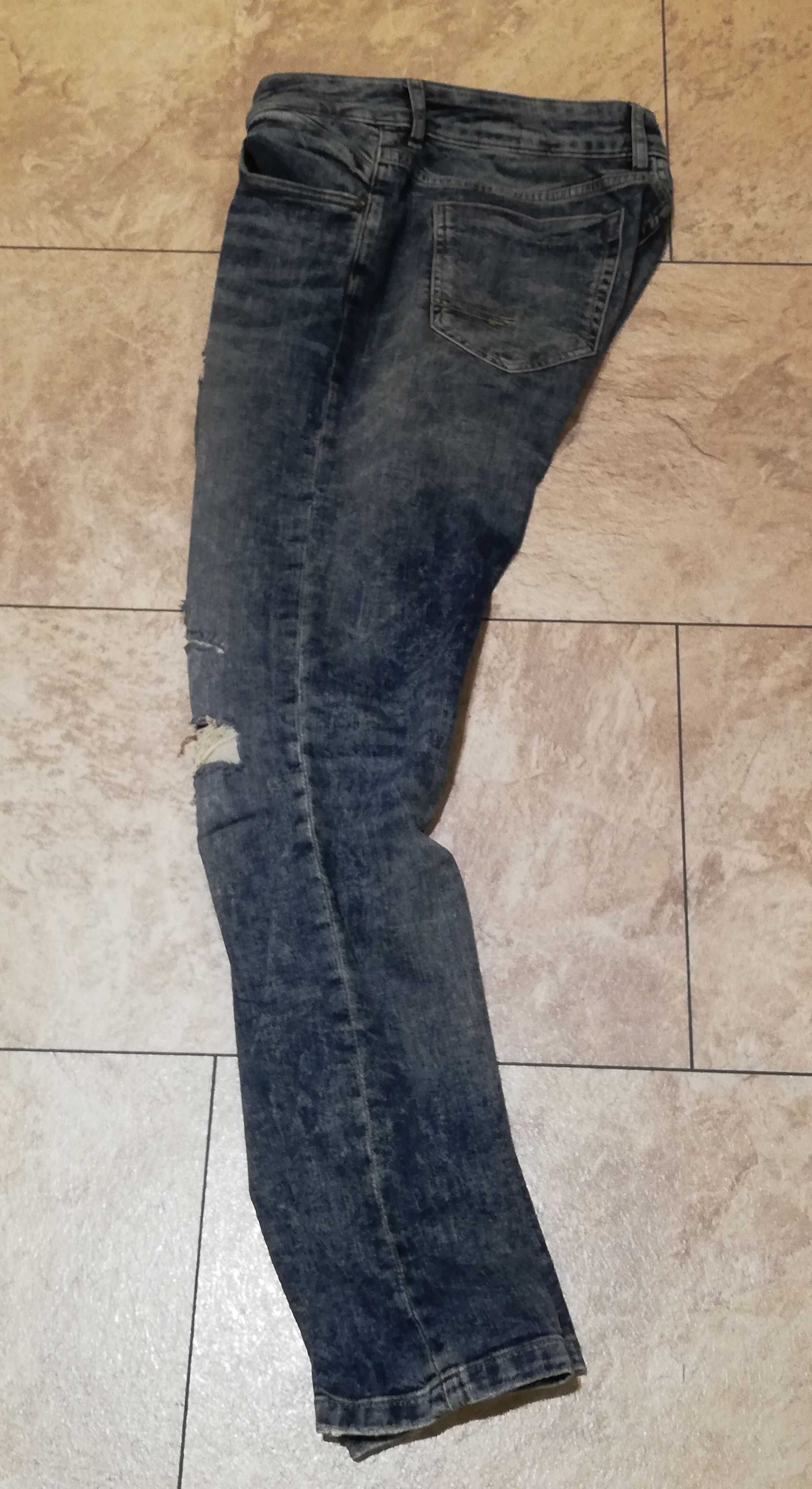 Spodnie jeansy RESERVED 32
