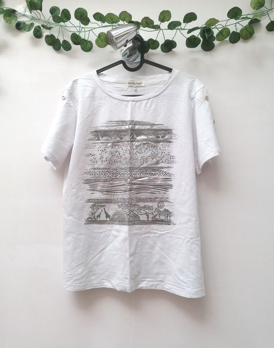 T-shirt Branca com estampagem prateada