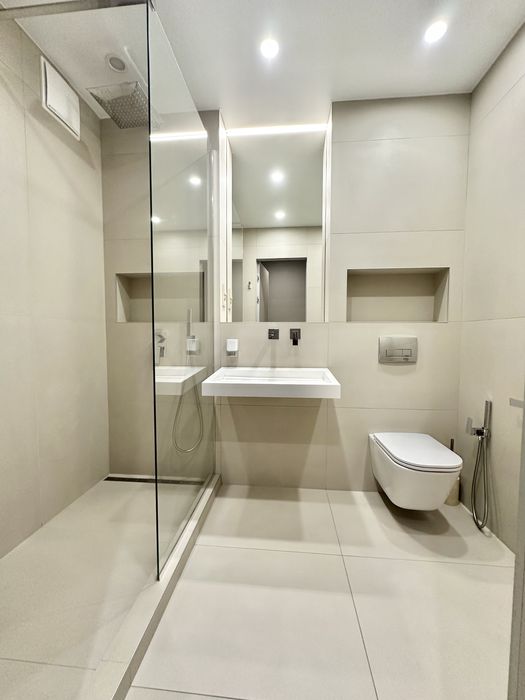 Без % . Французький квартал 2 . 3 кімнатна , завжди є світло