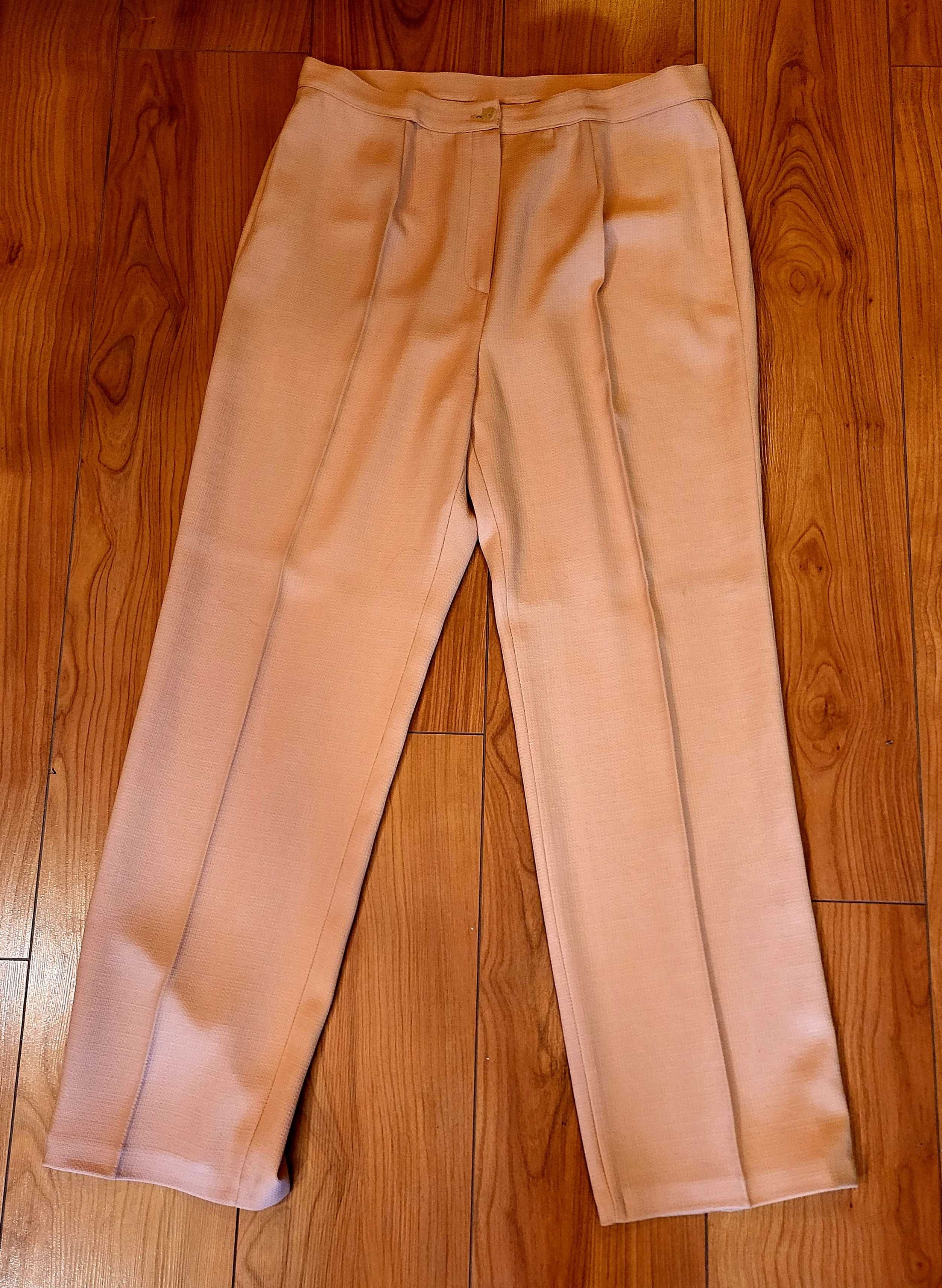 Morelowy garnitur damski oversize