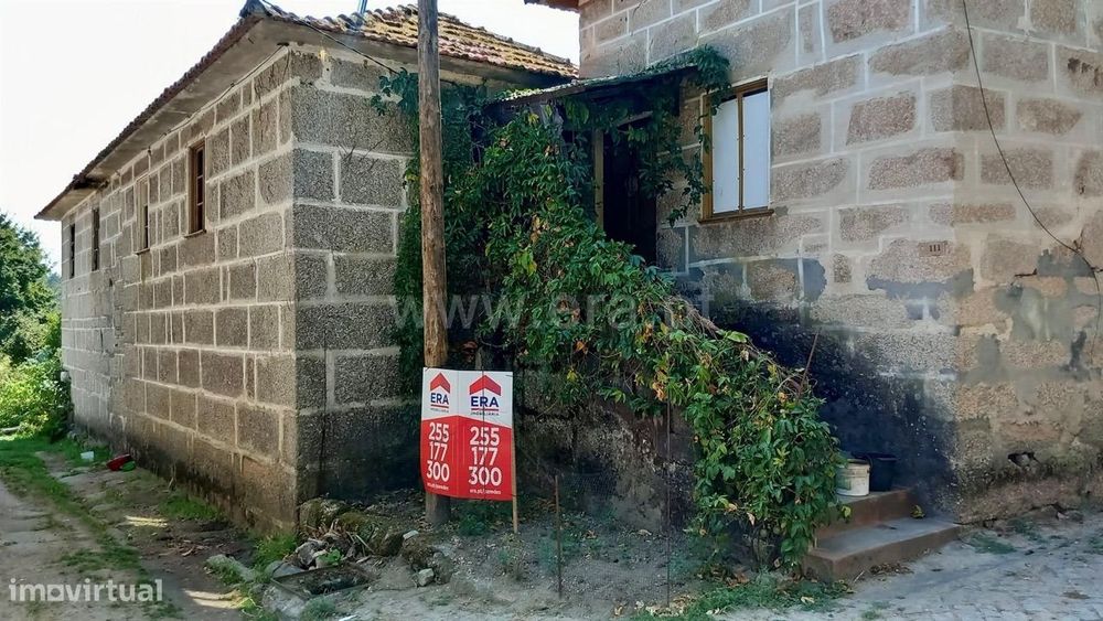 Quinta para restauro em Parada de Todeia - Paredes