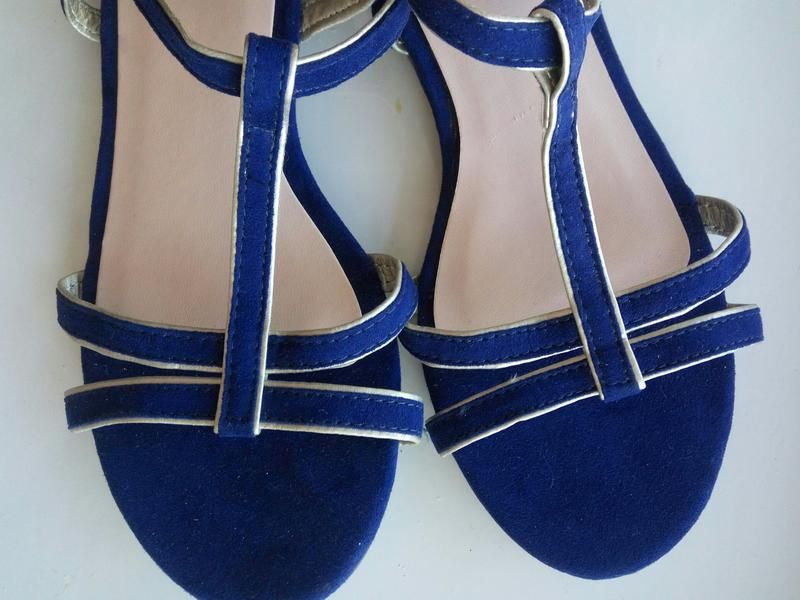 Новые босоножки сандалии Т пряжкою на липучках для девочки Италия