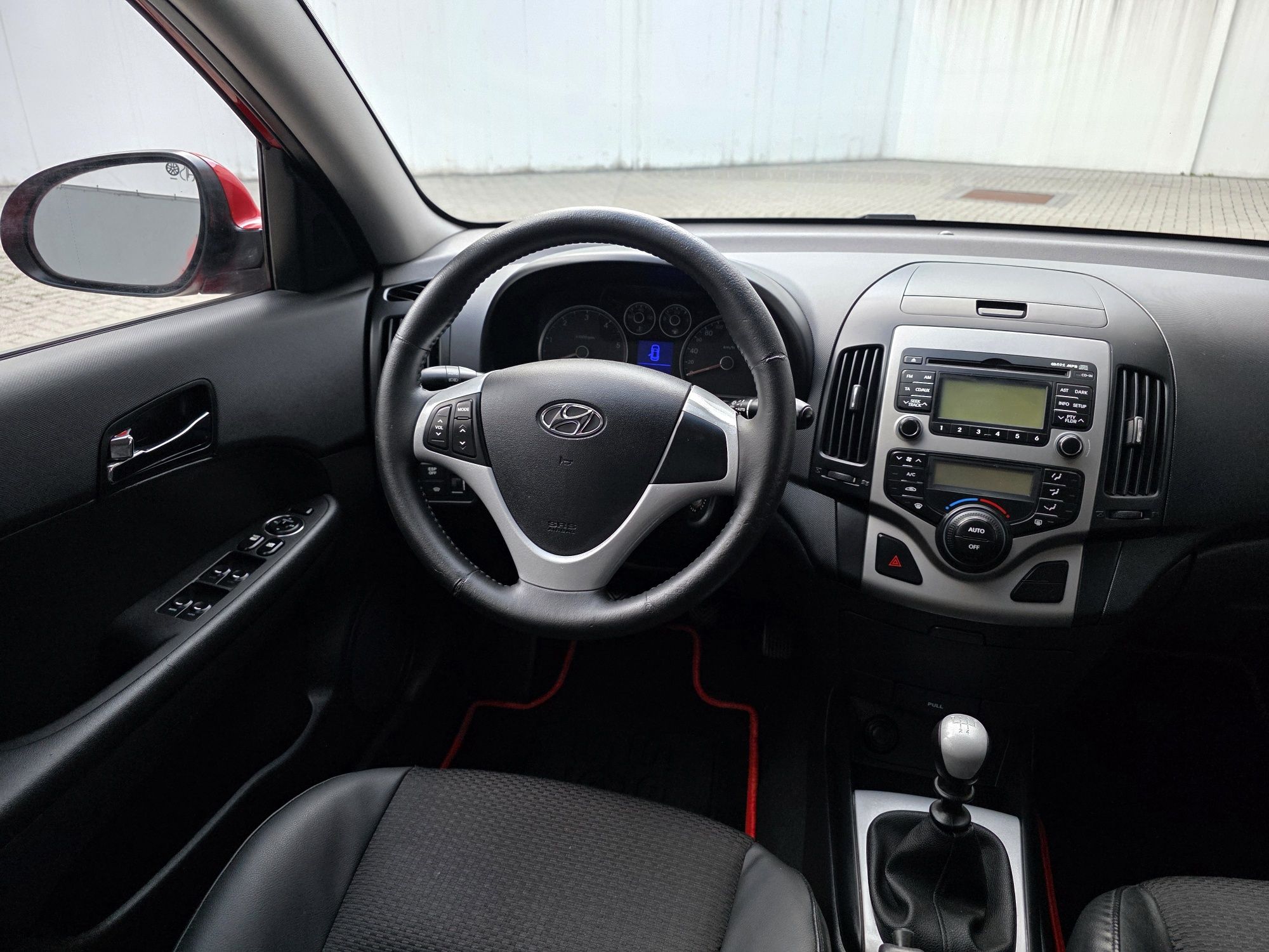 HYUNDAI I30 CW STYLE 1.6CRDI 115CV  - Excepcional