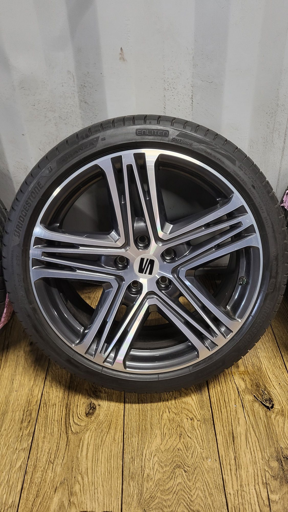 Alufelgi Seat 18" Xcellence 5x112 z oponami 225/40 R18 jak nowe! Leon