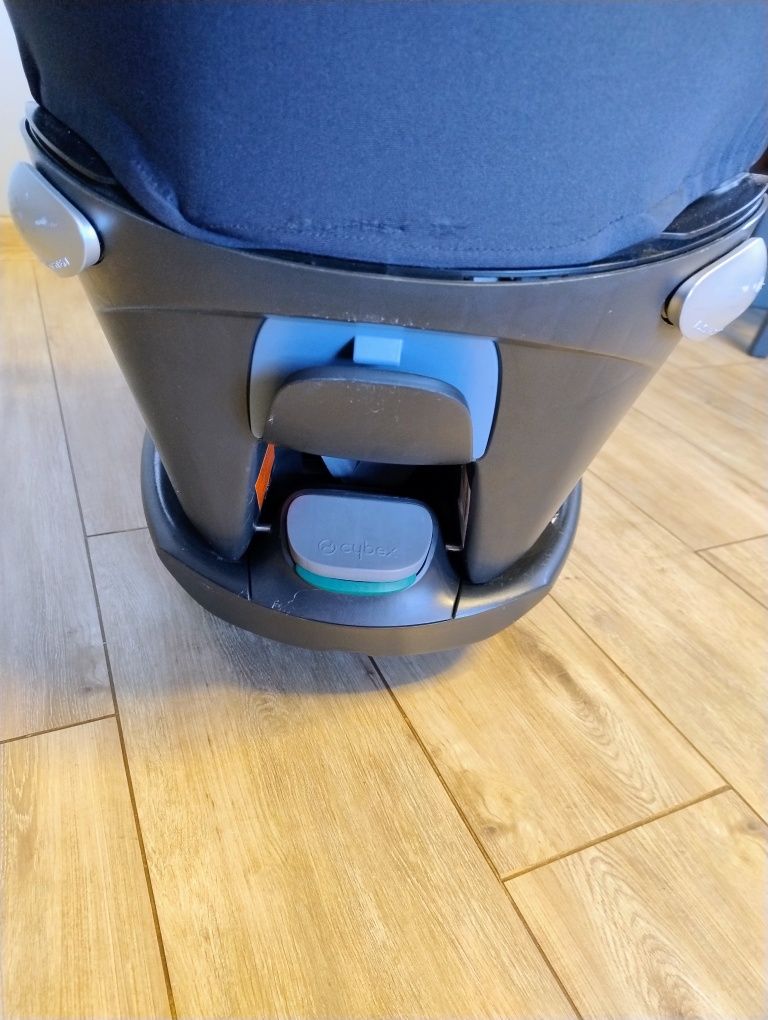 Fotelik atom q plus +baza