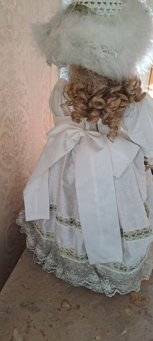 Boneca porcelana 54 cm de altura