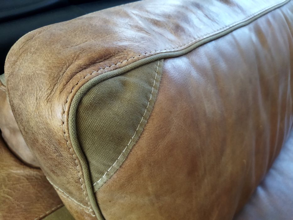 Диван шкіряний, дуже цікавий