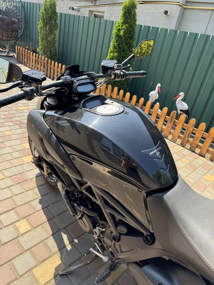Продам Ducati 1200.