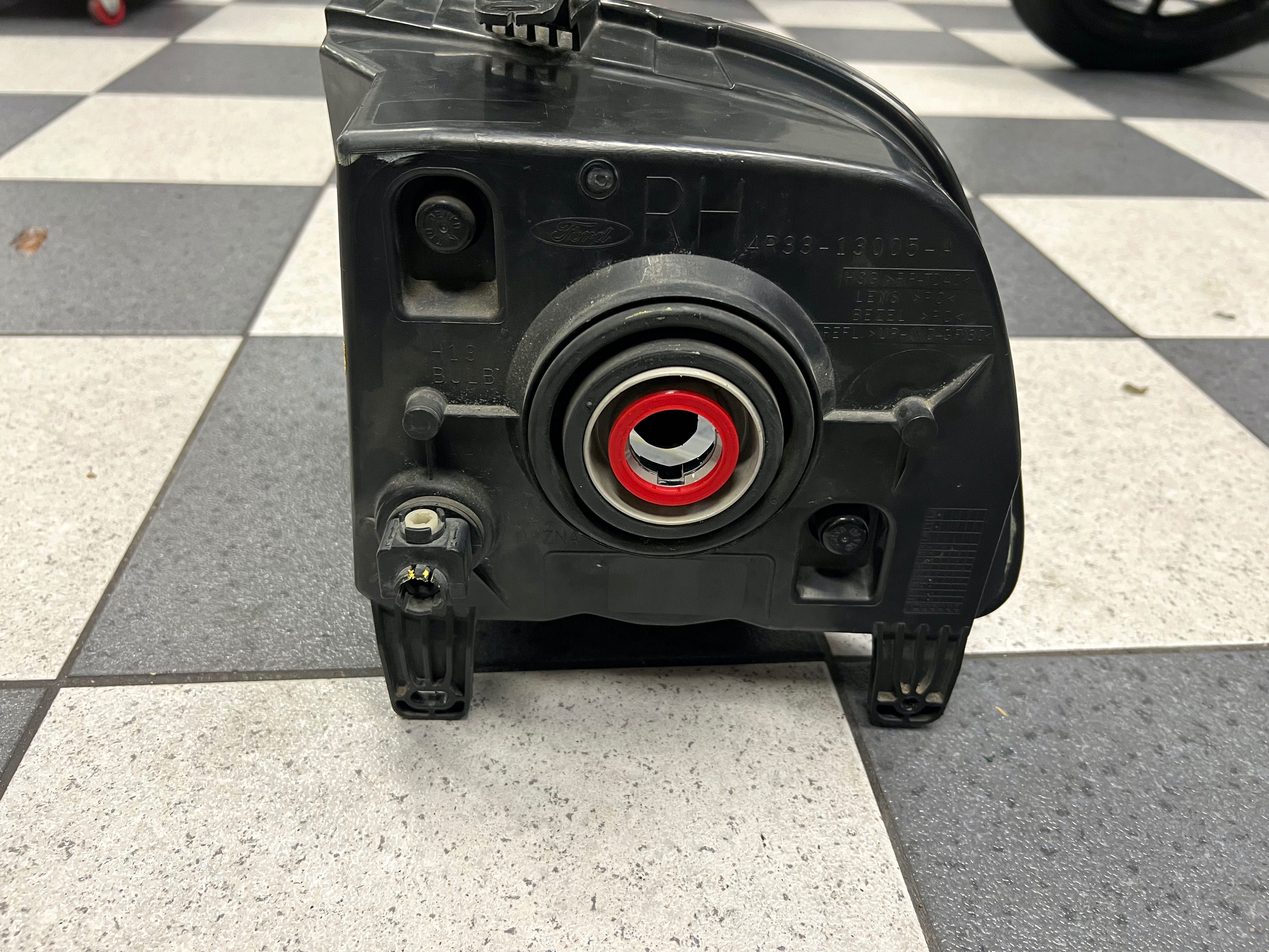 FORD Mustang 05-09 lampa przednia przód prawa oryginał