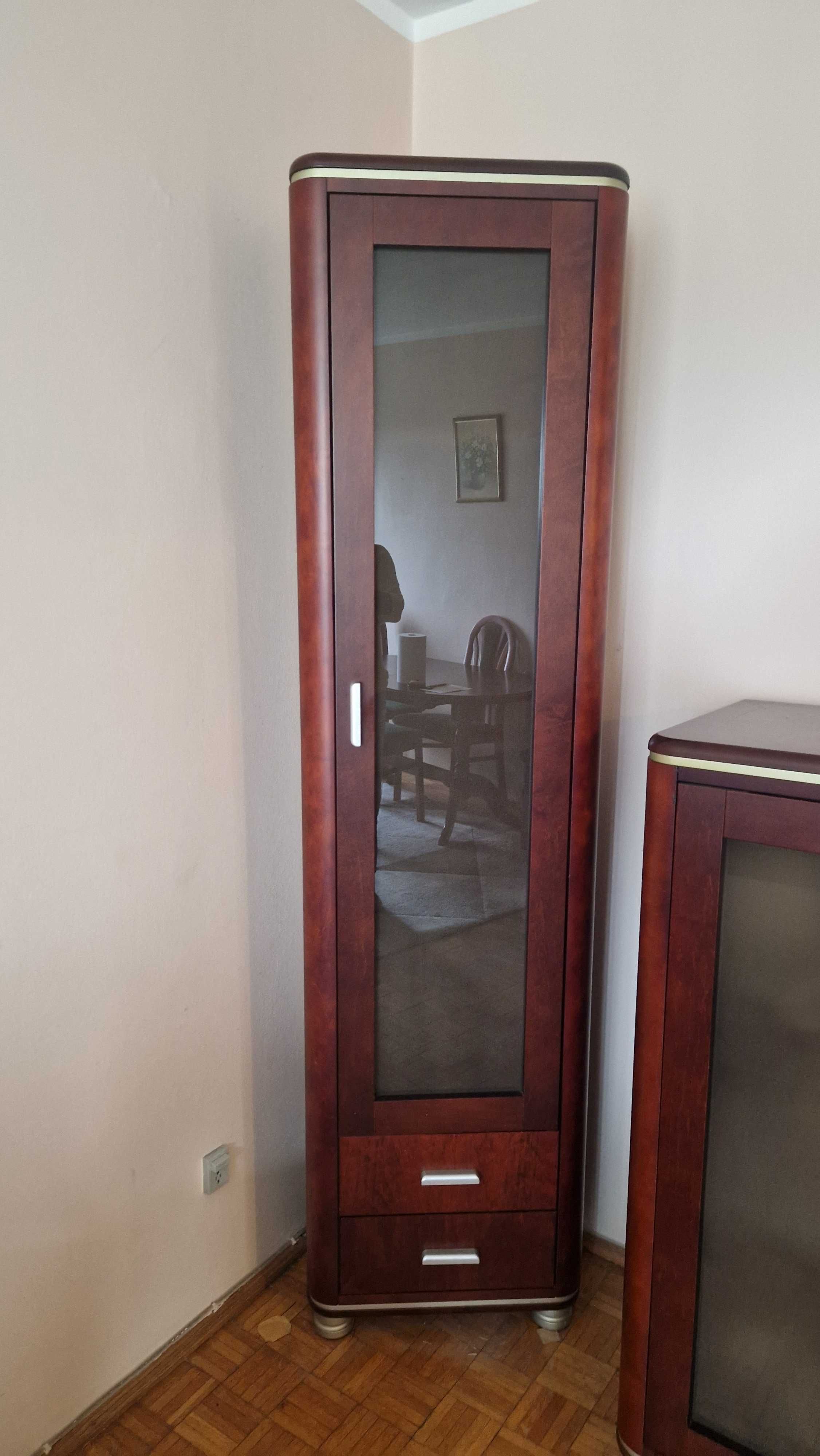 Zestaw mebli drewnianych