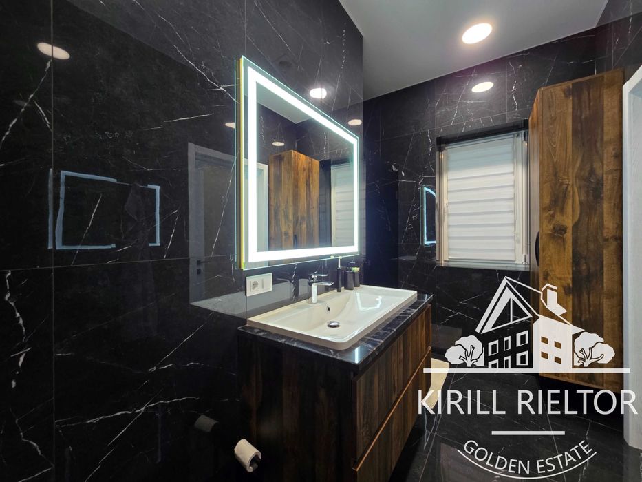 Продам дом с ремонтом и искусственным водопадом на участке S = 11 сот.