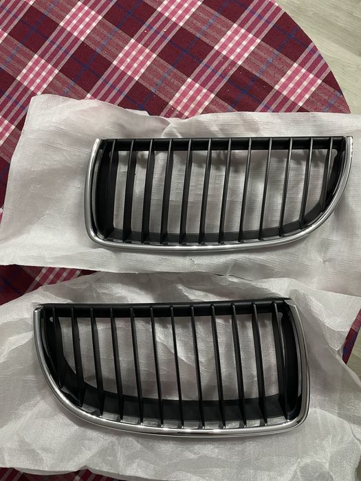 Ніздрі ,передній бампер ,накладки на ришітку ,бмв е90,е91.