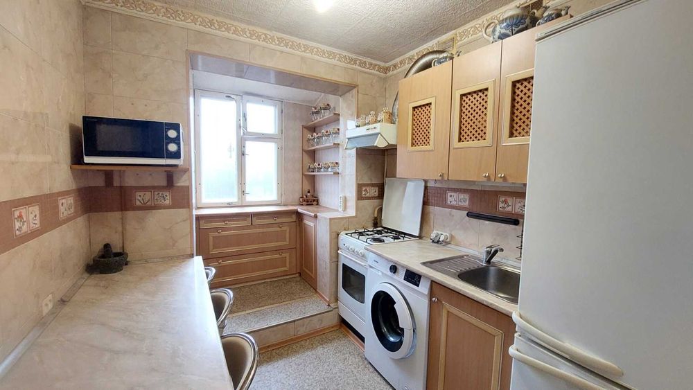 Продается 4-комнатная квартира, ул. Генерала Петрова/ Радостная