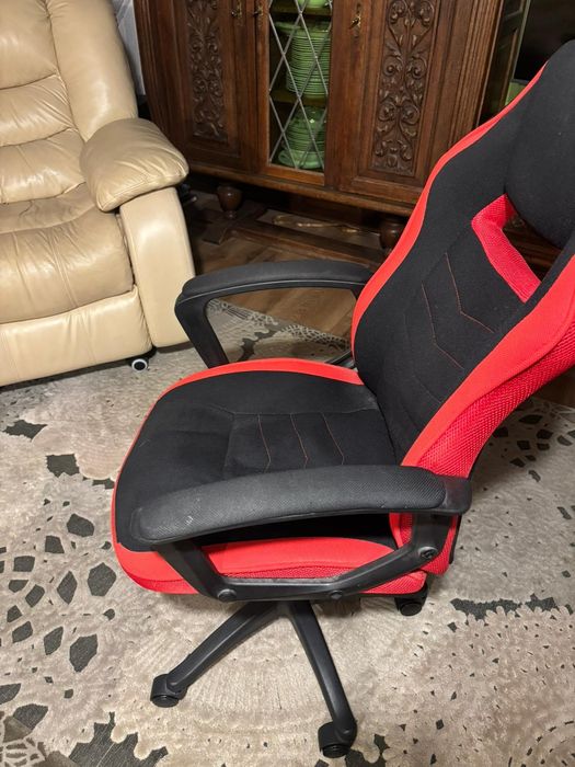 Fotel biurowy uszkodzony