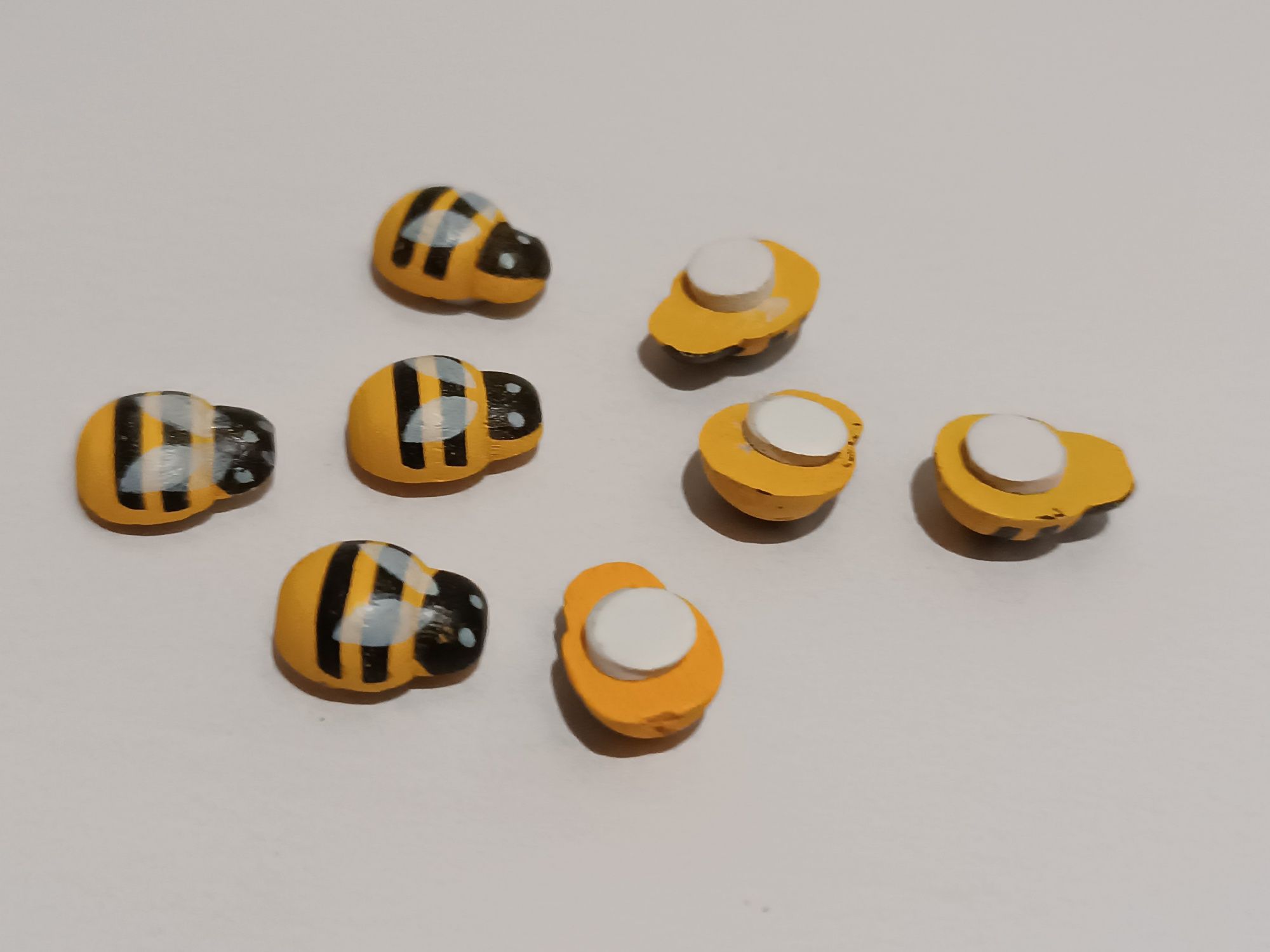 Декор міні "Бджілка"(13*10мм) упаковка 25шт;  100 шт - 120 грн .