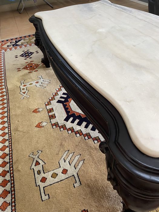 Mesa de sala em mármore
