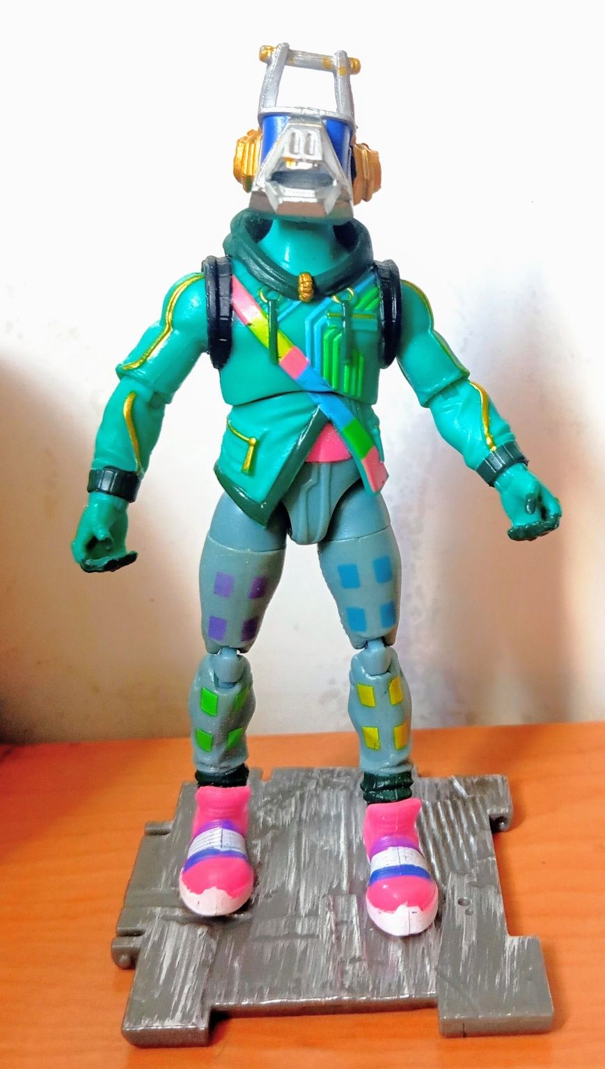 Boneco DJ Younder Fortnite Epic Solo mode 10 cm.Não é negociável.