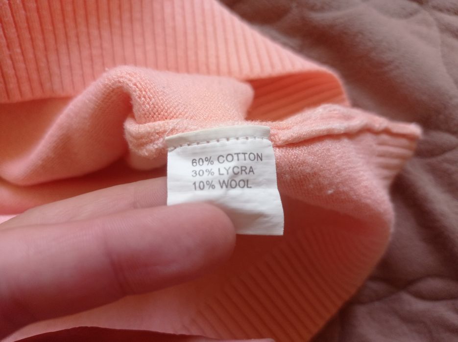 Зручна кофта персикового кольору