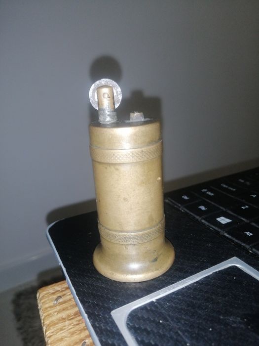 Zapalniczka z dużej łuski.